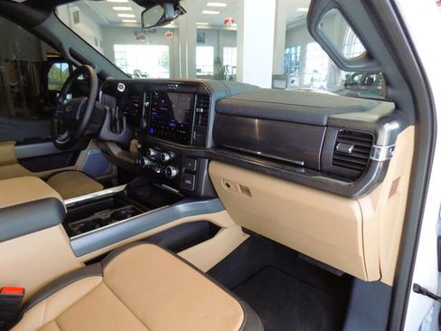 Used 2025 Ford F350 Lariat w/ Lariat Ultimate Package AWD/4WD image 33