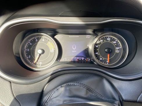 Used 2022 Jeep Cherokee Trailhawk w/ Comfort/Convenience Group image 15