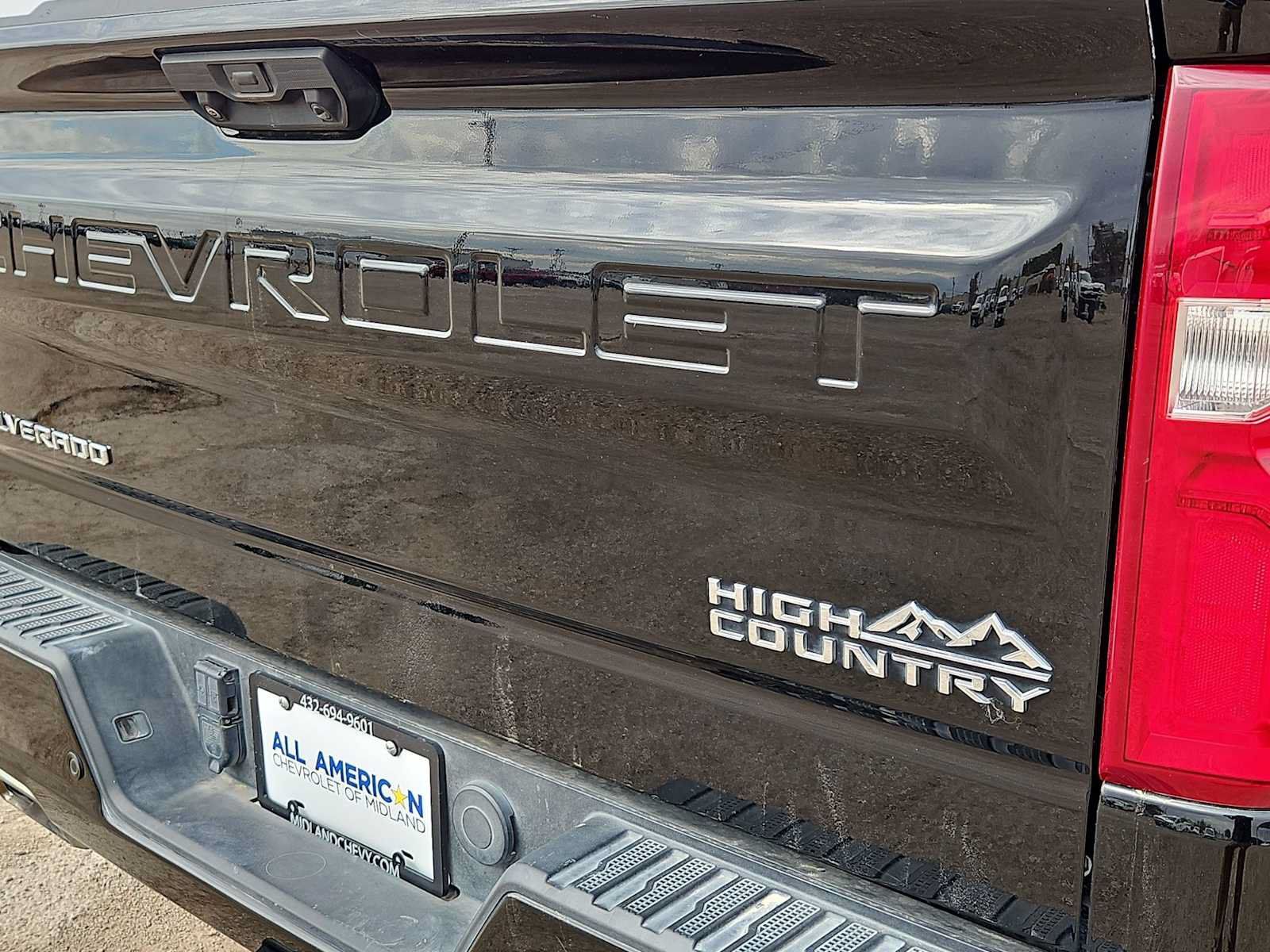 Used 2023 Chevrolet Silverado 1500 High Country w/ High Country Premium Package AWD/4WD image 23