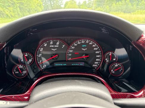 Used 2005 Chevrolet Corvette Coupe w/ Preferred Equipment Group RWD image 21