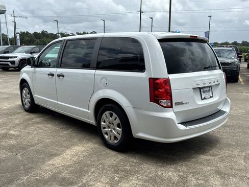 Used 2020 Dodge Grand Caravan SE w/ UConnect Hands-Free Group FWD image 5