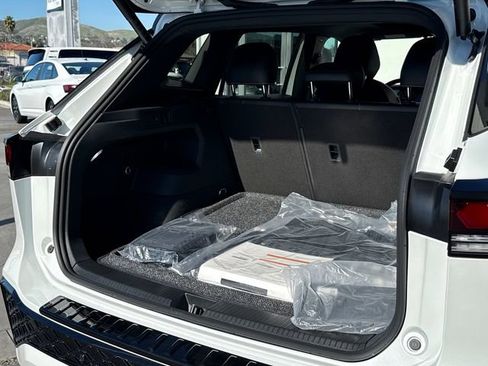 New 2026 Volkswagen Tiguan SE R-Line image 16