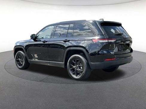 Certified 2025 Jeep Grand Cherokee Altitude AWD/4WD image 3
