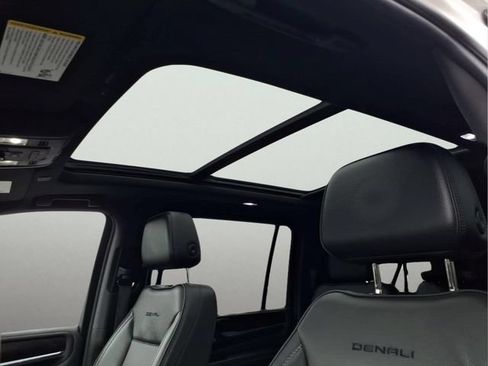 Used 2021 GMC Yukon XL Denali w/ Denali Premium Package AWD/4WD image 20