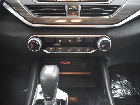 Used 2024 Nissan Altima 2.5 SV image 11