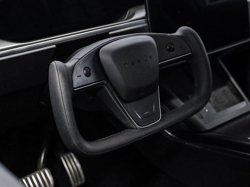 Used 2023 Tesla Model X Plaid image 18