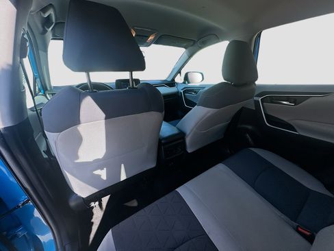 Used 2020 Toyota RAV4 XLE image 24