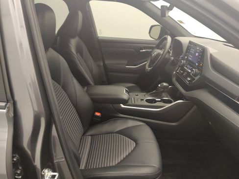 Used 2022 Toyota Highlander XSE image 21
