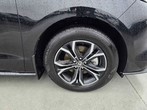 Used 2025 Toyota Sienna Platinum image 9
