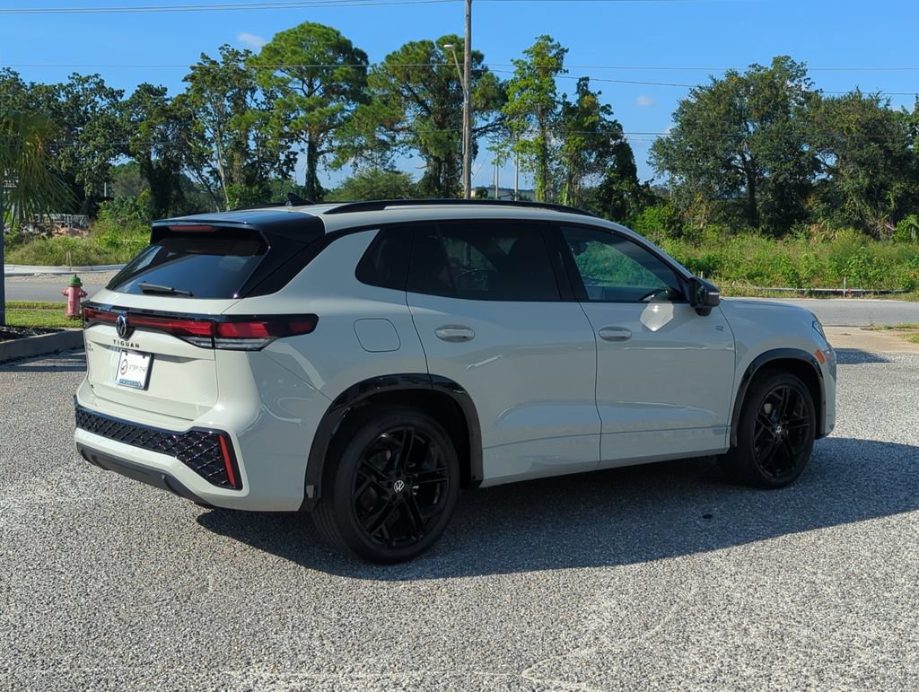 New 2026 Volkswagen Tiguan SE R-Line FWD image 7