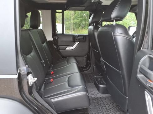 Used 2016 Jeep Wrangler Unlimited Rubicon AWD/4WD image 18