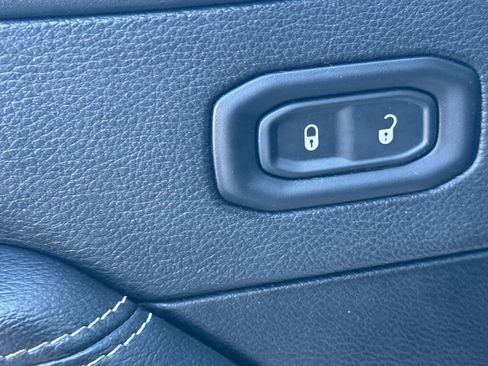 Used 2022 Jeep Wrangler Unlimited Sahara image 14