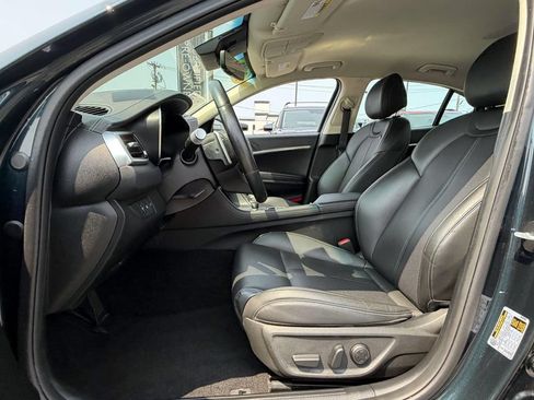 Certified 2025 Genesis G70 2.5T AWD/4WD image 7