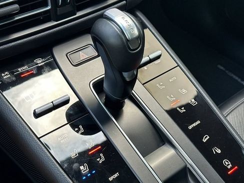 Used 2023 Porsche Macan AWD/4WD image 21