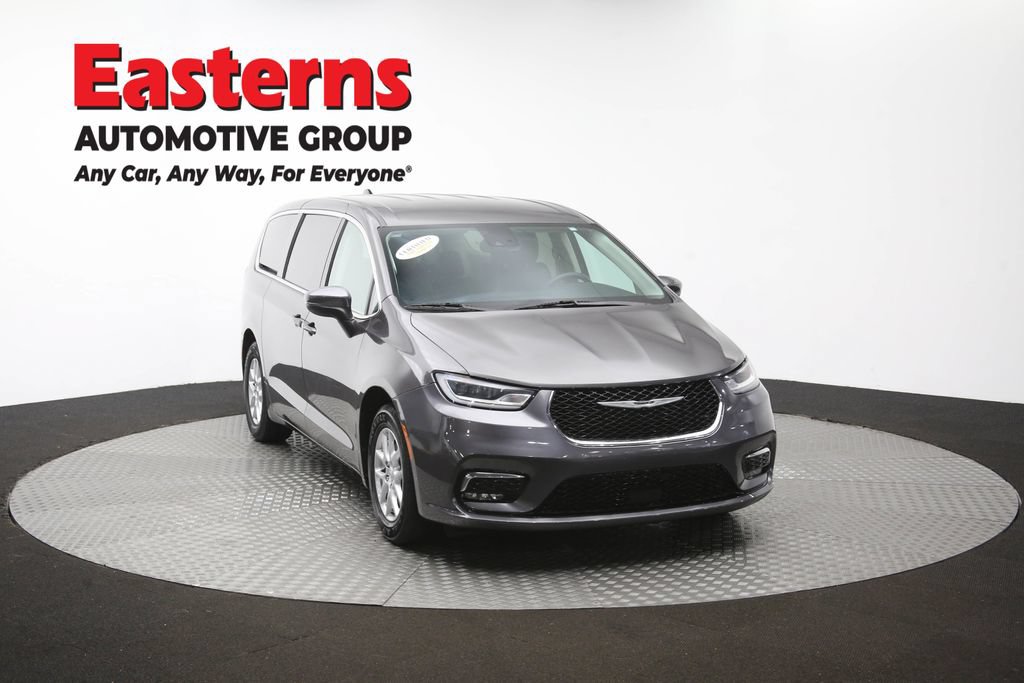 Used 2023 Chrysler Pacifica Touring-L FWD image 53