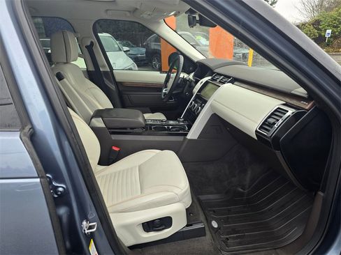 Used 2018 Land Rover Discovery HSE Luxury image 11