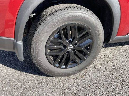 Used 2025 Nissan Rogue S image 7