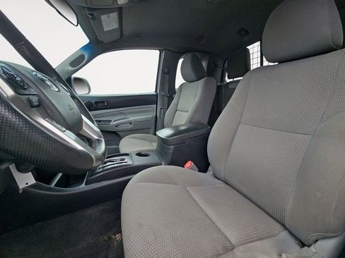 Used 2015 Toyota Tacoma Base image 9