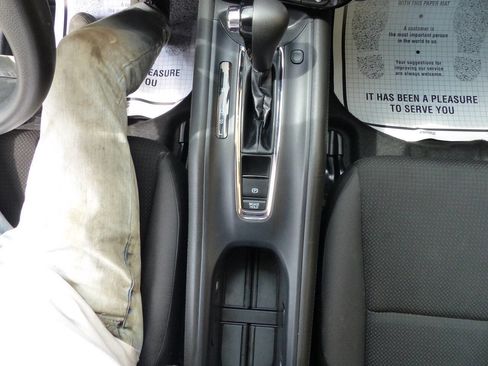 Used 2021 Honda HR-V LX image 30