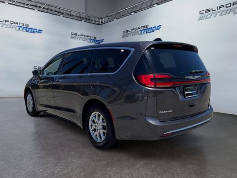 Used 2023 Chrysler Pacifica Touring-L FWD image 7