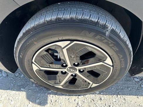 Used 2025 Kia Niro LX FWD image 25