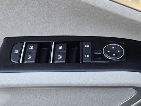 Certified 2025 Kia Soul LX image 24