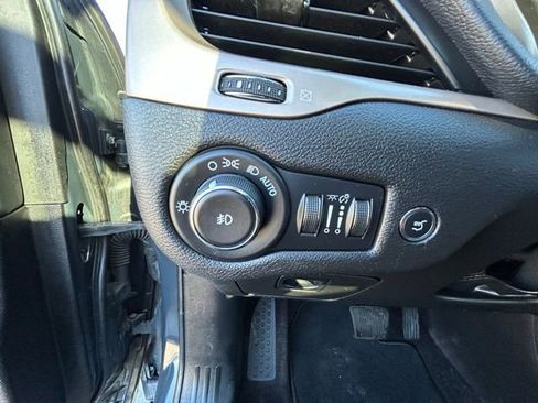 Used 2018 Jeep Cherokee Limited w/ Technology Group image 15