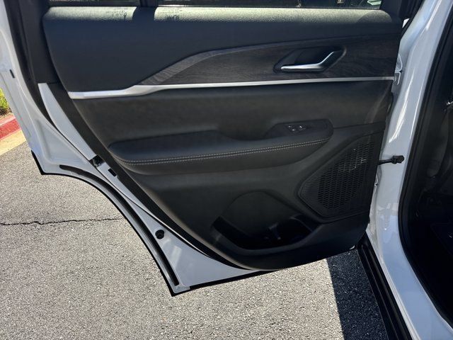 New 2027 Jeep Grand Cherokee Altitude RWD image 22