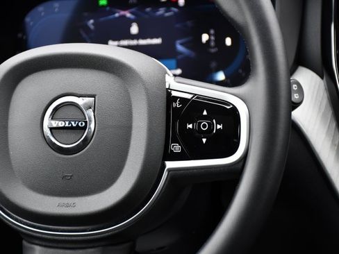 Certified 2025 Volvo XC60 B5 Plus image 24