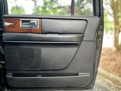 Used 2017 Lincoln Navigator L Select image 21