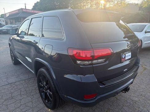 Used 2017 Jeep Grand Cherokee Altitude RWD image 12