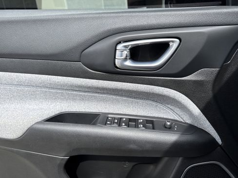 Used 2024 Jeep Compass Sport image 23