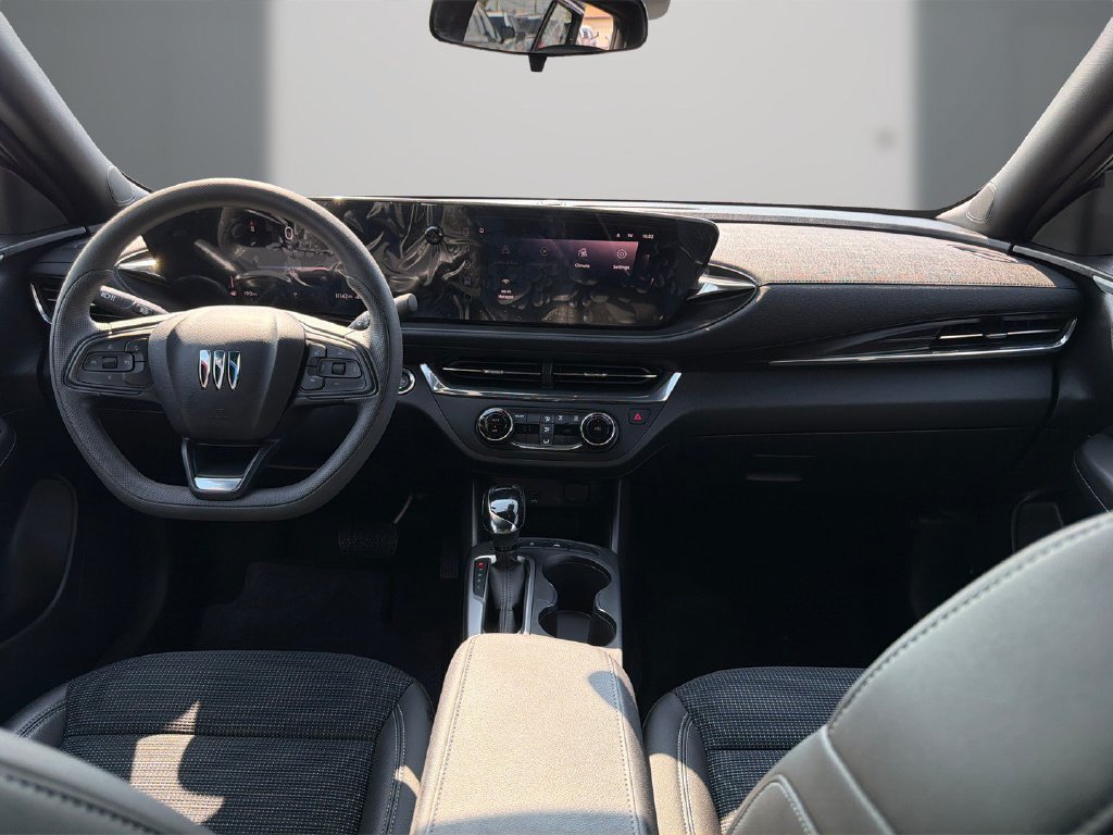 Used 2025 Buick Envista Preferred FWD image 15