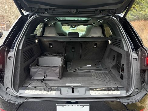 Used 2025 Land Rover Range Rover Sport SV Edition Two image 5