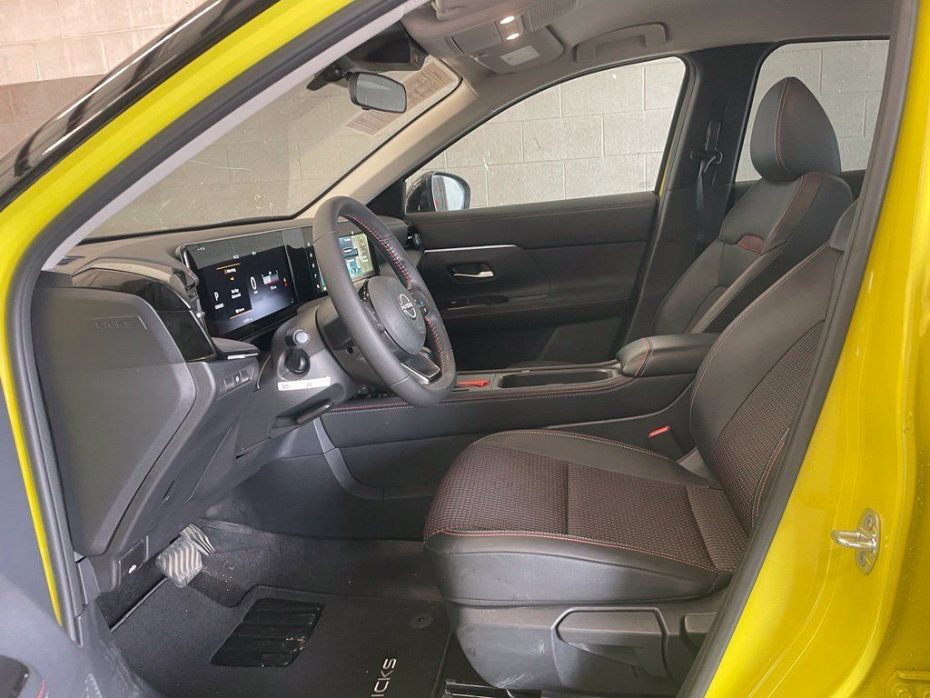Certified 2025 Nissan Kicks SR AWD/4WD image 10