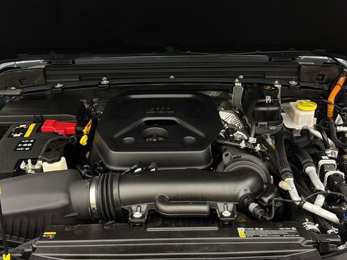 Used 2025 Jeep Wrangler Unlimited Sahara image 9