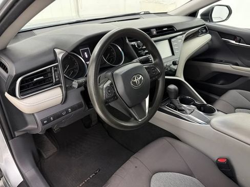 Used 2019 Toyota Camry LE w/ Convenience Package FWD image 8