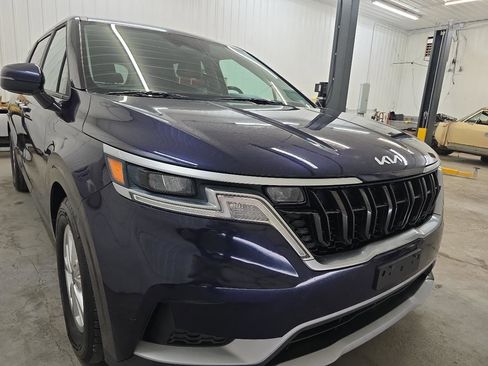 Used 2022 Kia Carnival LX image 18