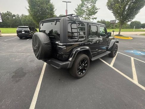 Used 2022 Jeep Wrangler Unlimited Sahara AWD/4WD image 5