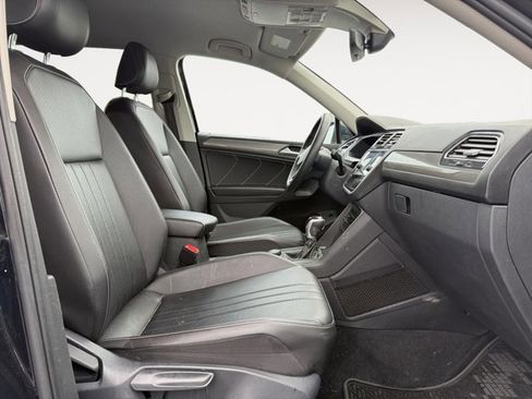 Used 2022 Volkswagen Tiguan SE AWD/4WD image 15