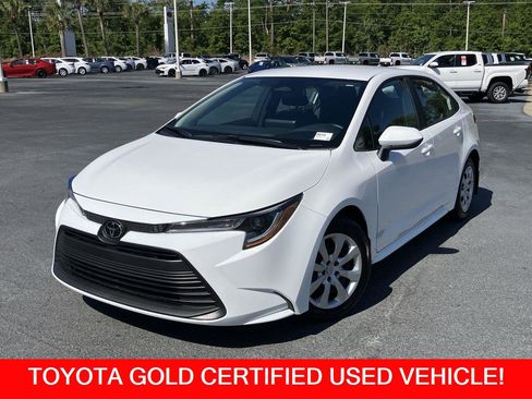 Used 2025 Toyota Corolla LE image 1