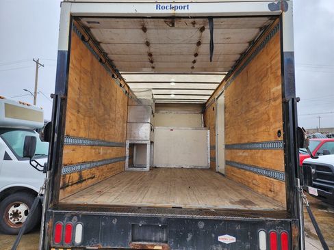 Used 2018 Chevrolet Express 4500 Extended w/ Driver Convenience Package image 41