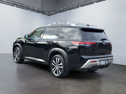 New 2025 Nissan Pathfinder Platinum w/ Black Appearance Package image 5