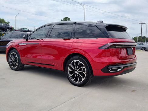 Used 2025 Lincoln Nautilus Reserve AWD/4WD image 4