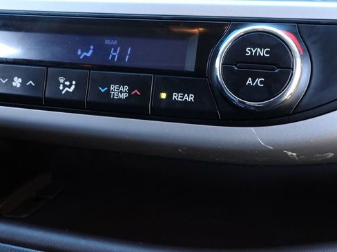 Used 2016 Toyota Highlander XLE image 13