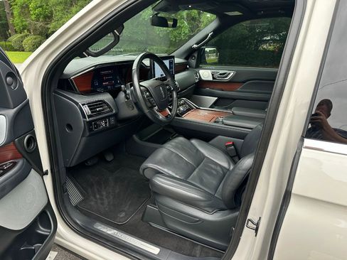 Used 2023 Lincoln Navigator Reserve AWD/4WD image 13