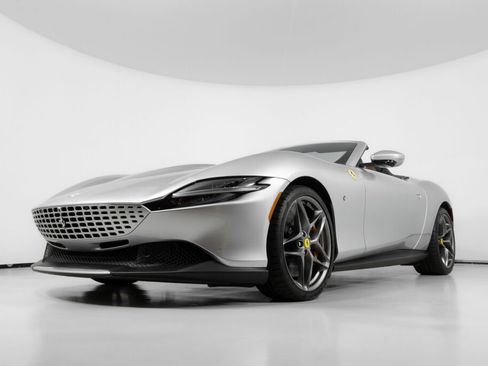 Used 2024 Ferrari Roma Spider image 15