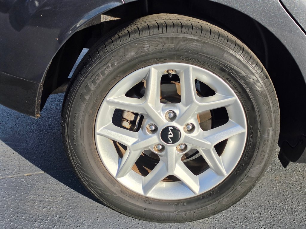 Certified 2023 Kia Soul LX w/ LX Technology Package FWD image 9