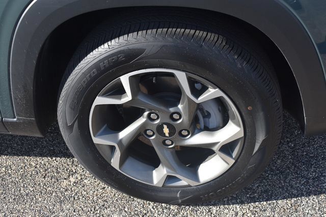 Certified 2025 Chevrolet Trax LT w/ LT Convenience Package FWD image 11