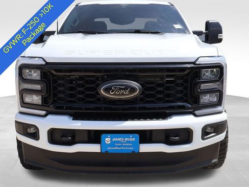 Certified 2025 Ford F250 XLT w/ Black Appearance Package AWD/4WD image 9